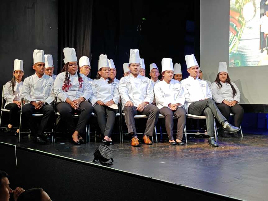 Fundación JUPÁ celebra la graduación de 22 estudiantes del Programa de Asistente de Chefs en la Academia de Artes Culinarias Mise en Place